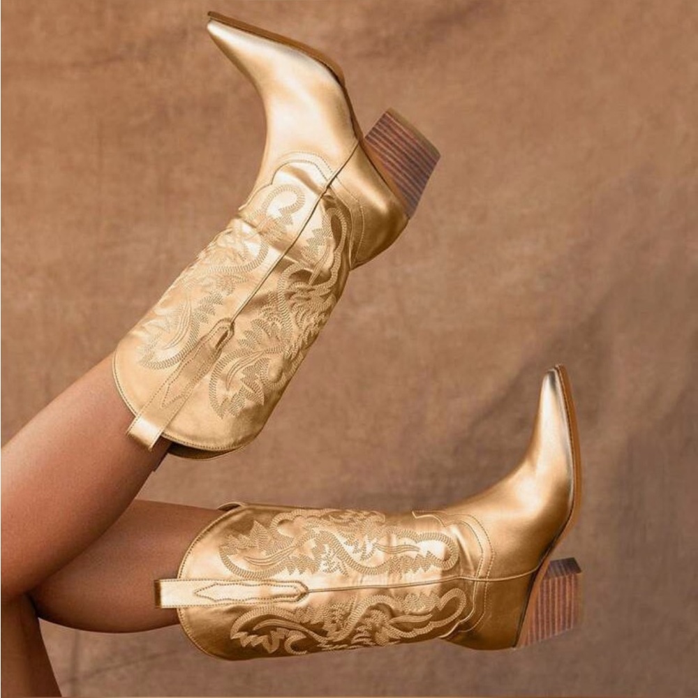Gold Embroidered Cowboy Boots — Size 9